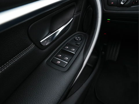 BMW 3 Serie Touring 320d EDE Executive Aut. *PANO | LEATHER | FULL-LED | DIGI-COCKPIT | HEATED-SPORTSEATS | NAVI-FULLMAP | PRIVACY-GLASS | ECC | KEYLESS | LANE-ASSIST | PDC | CRUISE | TOWBAR | 18''ALU*