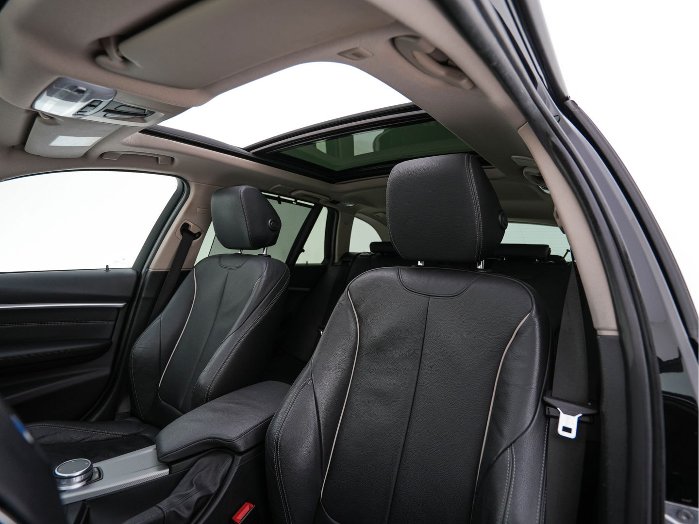 BMW 3 Serie Touring 320d EDE Executive Aut. *PANO | LEATHER | FULL-LED | DIGI-COCKPIT | HEATED-SPORTSEATS | NAVI-FULLMAP | PRIVACY-GLASS | ECC | KEYLESS | LANE-ASSIST | PDC | CRUISE | TOWBAR | 18''ALU*