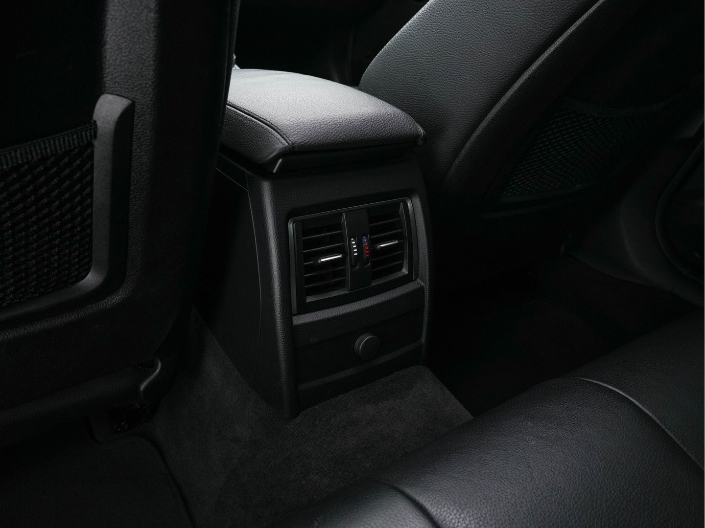 BMW 3 Serie Touring 320d EDE Executive Aut. *PANO | LEATHER | FULL-LED | DIGI-COCKPIT | HEATED-SPORTSEATS | NAVI-FULLMAP | PRIVACY-GLASS | ECC | KEYLESS | LANE-ASSIST | PDC | CRUISE | TOWBAR | 18''ALU*