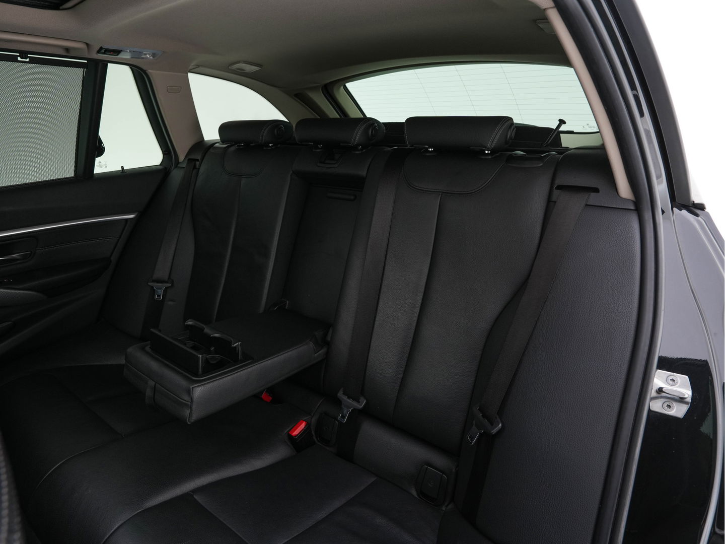 BMW 3 Serie Touring 320d EDE Executive Aut. *PANO | LEATHER | FULL-LED | DIGI-COCKPIT | HEATED-SPORTSEATS | NAVI-FULLMAP | PRIVACY-GLASS | ECC | KEYLESS | LANE-ASSIST | PDC | CRUISE | TOWBAR | 18''ALU*