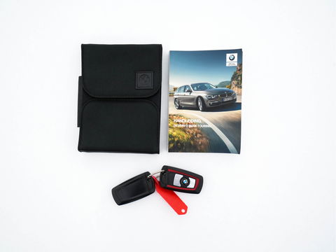 BMW 3 Serie Touring 320d EDE Executive Aut. *PANO | LEATHER | FULL-LED | DIGI-COCKPIT | HEATED-SPORTSEATS | NAVI-FULLMAP | PRIVACY-GLASS | ECC | KEYLESS | LANE-ASSIST | PDC | CRUISE | TOWBAR | 18''ALU*