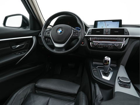 BMW 3 Serie Touring 320d EDE Executive Aut. *PANO | LEATHER | FULL-LED | DIGI-COCKPIT | HEATED-SPORTSEATS | NAVI-FULLMAP | PRIVACY-GLASS | ECC | KEYLESS | LANE-ASSIST | PDC | CRUISE | TOWBAR | 18''ALU*