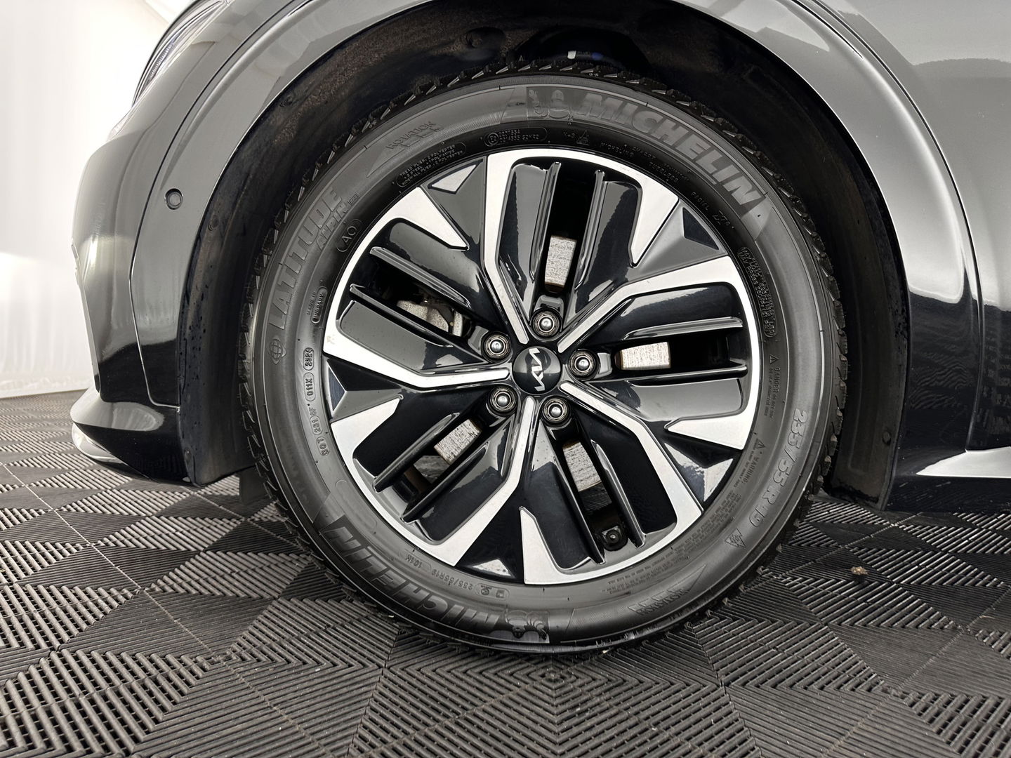 Kia Ev6 GT-Line 77.4 kWh (3-Fase-11kW) {SOH-98%} (INCL-BTW) Aut. *HEATPUMP | PANO | HEAD-UP | LEATHER-ALCANTARA | ADAPTIVE-CRUISE | DIGI-COCKPIT | MERIDIAN-AUDIO | MEMORYPACK | FULL-LED | KEYLESS | TOPVIEW | DAB | BLINDSPOT | NAVI-FULLMAP |