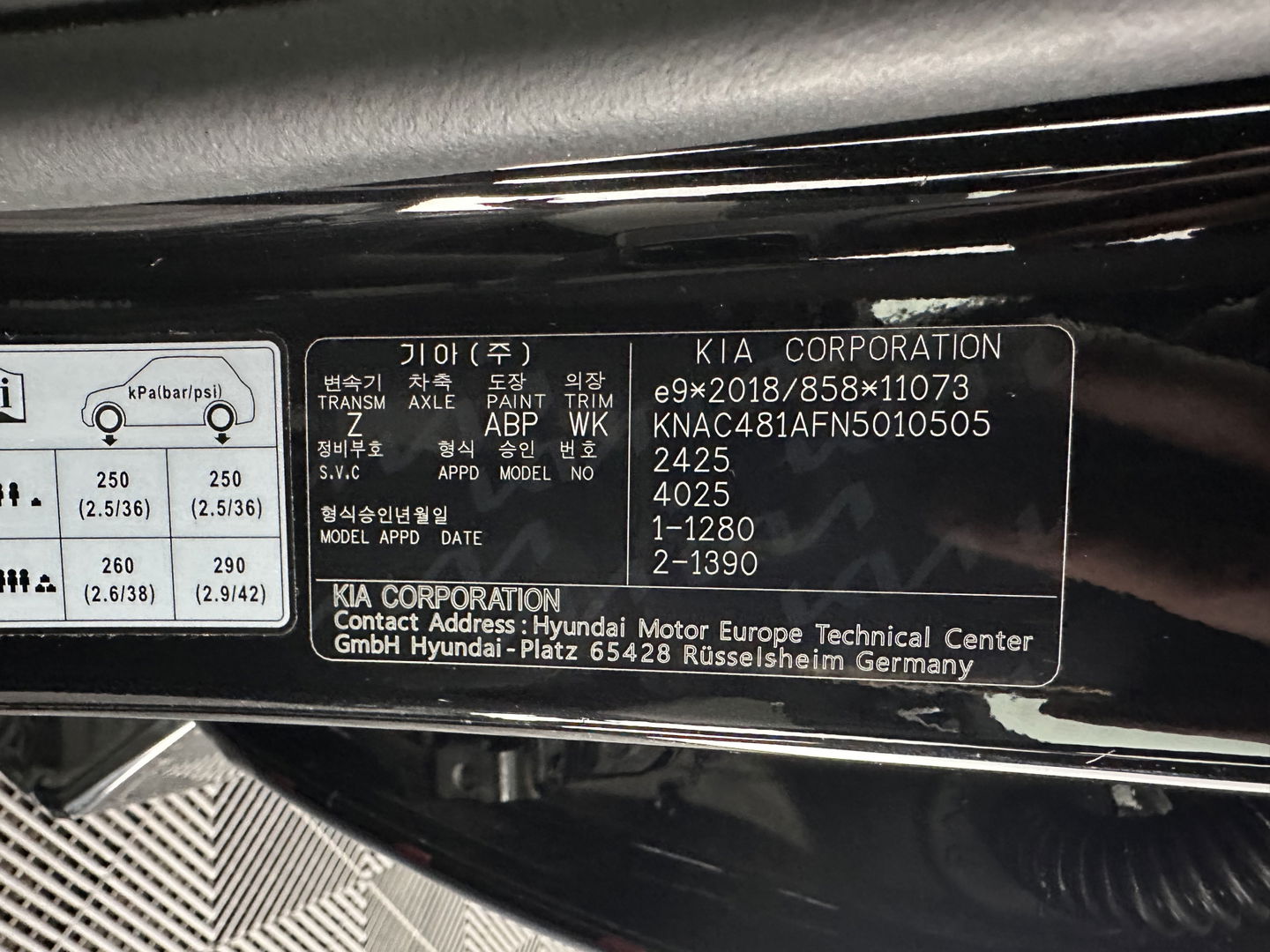 Kia Ev6 GT-Line 77.4 kWh (3-Fase-11kW) {SOH-98%} (INCL-BTW) Aut. *HEATPUMP | PANO | HEAD-UP | LEATHER-ALCANTARA | ADAPTIVE-CRUISE | DIGI-COCKPIT | MERIDIAN-AUDIO | MEMORYPACK | FULL-LED | KEYLESS | TOPVIEW | DAB | BLINDSPOT | NAVI-FULLMAP |