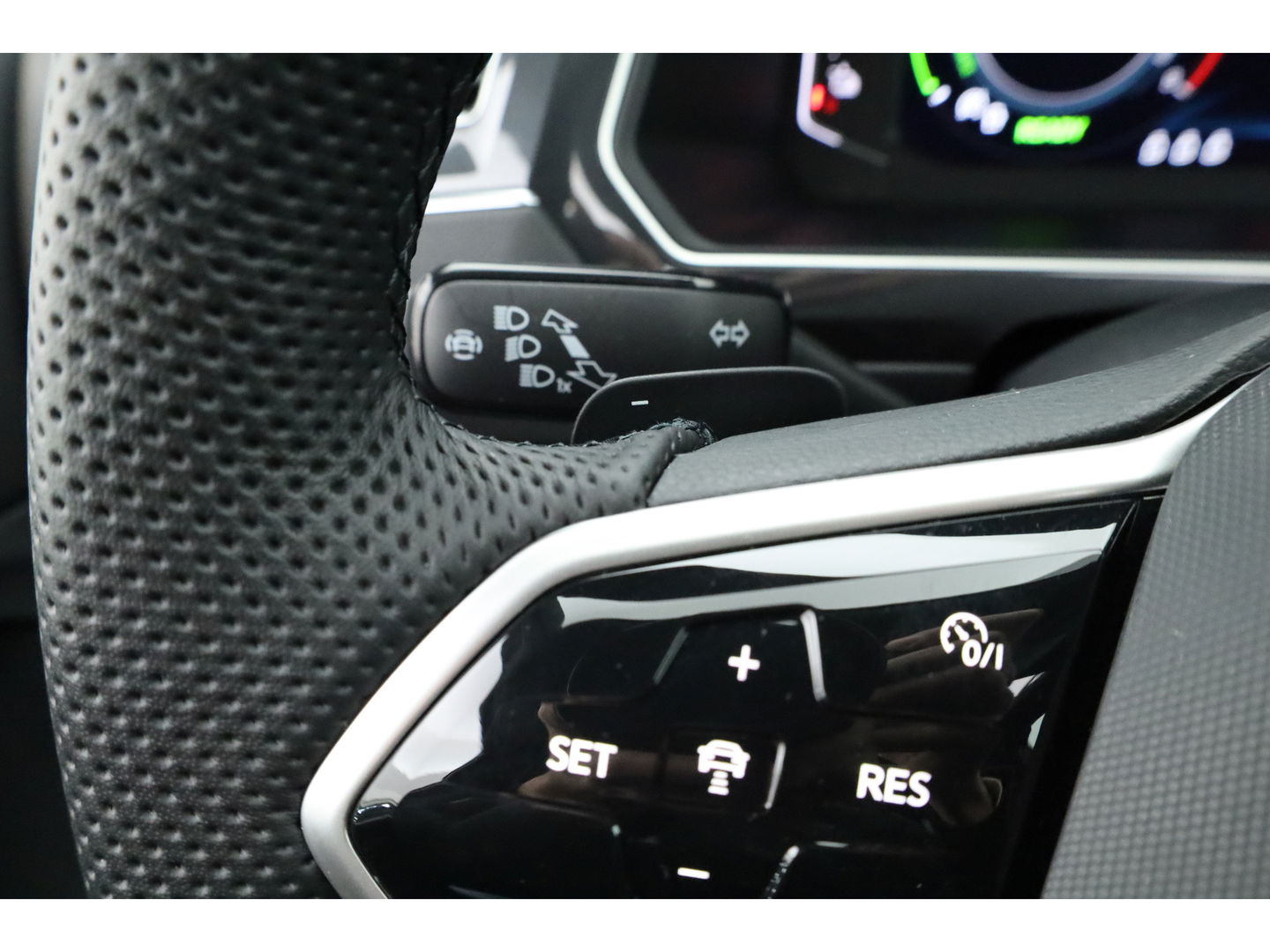 Volkswagen Tiguan 1.4 TSI eHybrid R-Line Black Style | Pano | HUD | 360cam | Elek. Trekhaak | 4x Stoelverw. | Keyless | 20'' | Adapt. Cruise