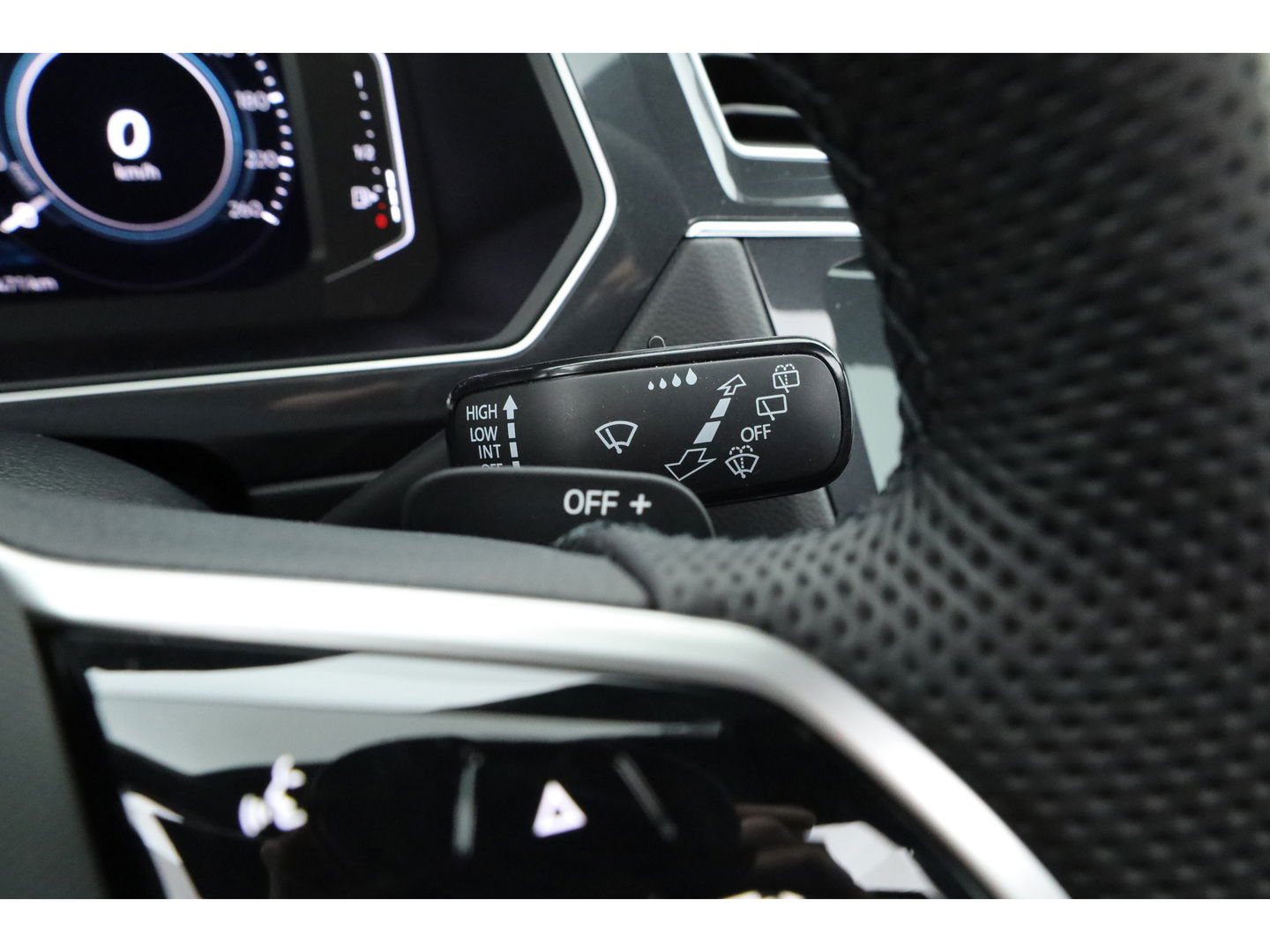 Volkswagen Tiguan 1.4 TSI eHybrid R-Line Black Style | Pano | HUD | 360cam | Elek. Trekhaak | 4x Stoelverw. | Keyless | 20'' | Adapt. Cruise