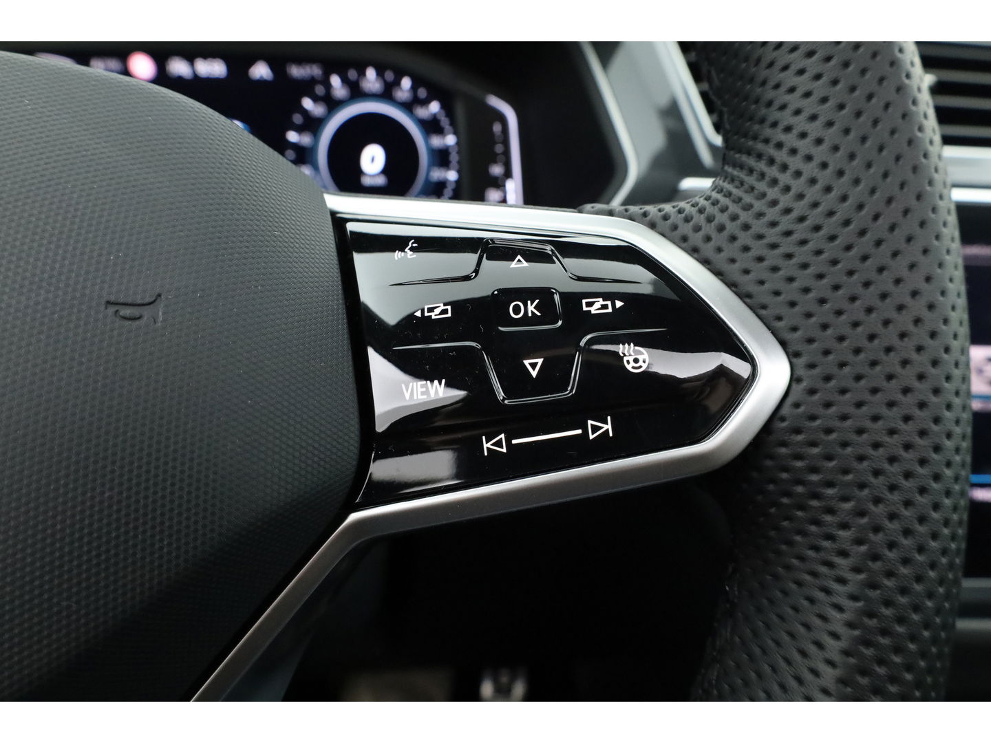 Volkswagen Tiguan 1.4 TSI eHybrid R-Line Black Style | Pano | HUD | 360cam | Elek. Trekhaak | 4x Stoelverw. | Keyless | 20'' | Adapt. Cruise