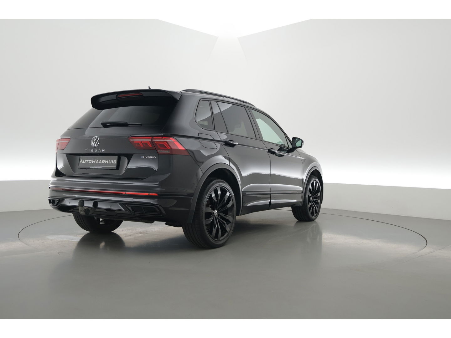 Volkswagen Tiguan 1.4 TSI eHybrid R-Line Black Style | Pano | HUD | 360cam | Elek. Trekhaak | 4x Stoelverw. | Keyless | 20'' | Adapt. Cruise