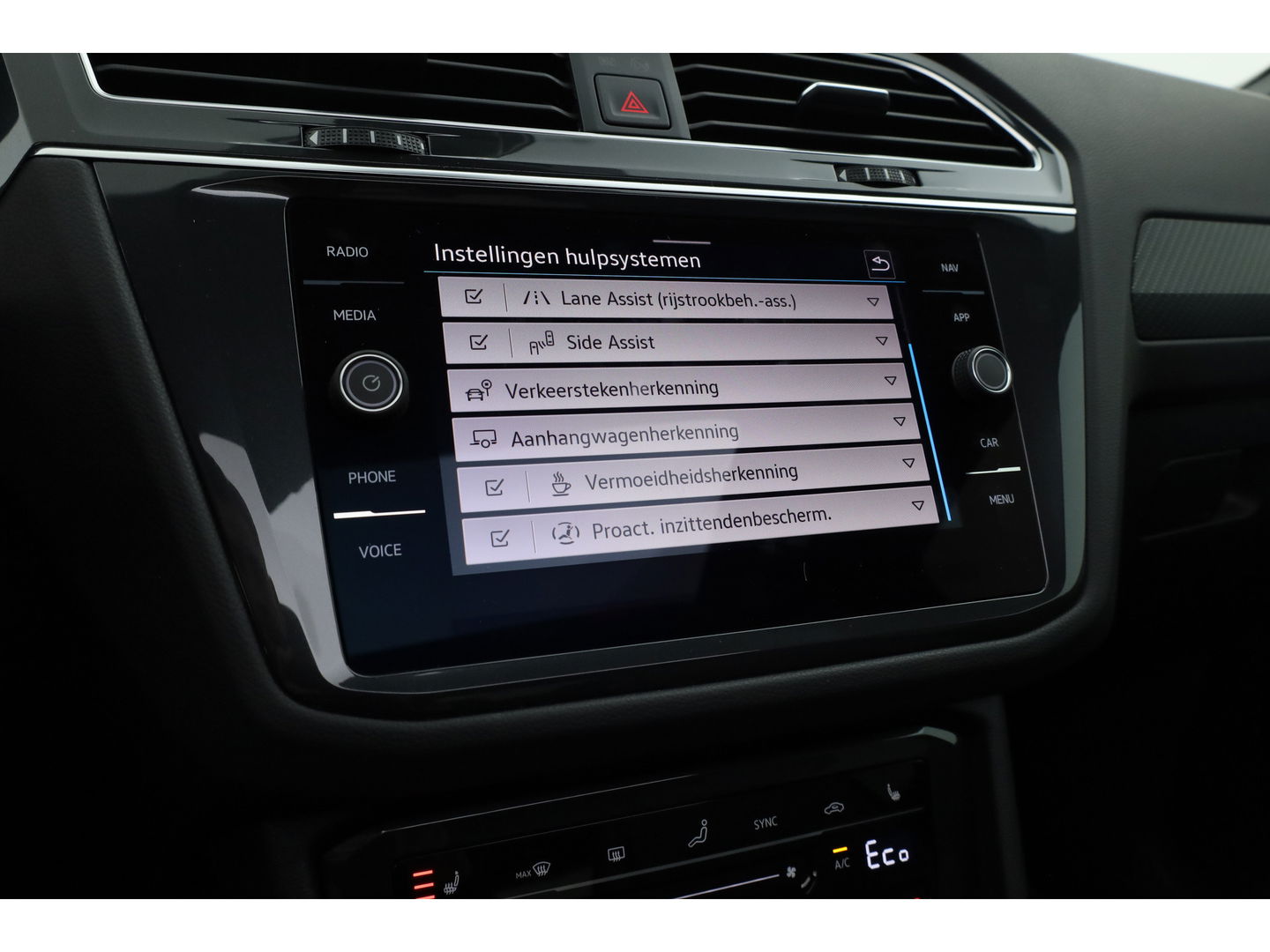 Volkswagen Tiguan 1.4 TSI eHybrid R-Line Black Style | Pano | HUD | 360cam | Elek. Trekhaak | 4x Stoelverw. | Keyless | 20'' | Adapt. Cruise