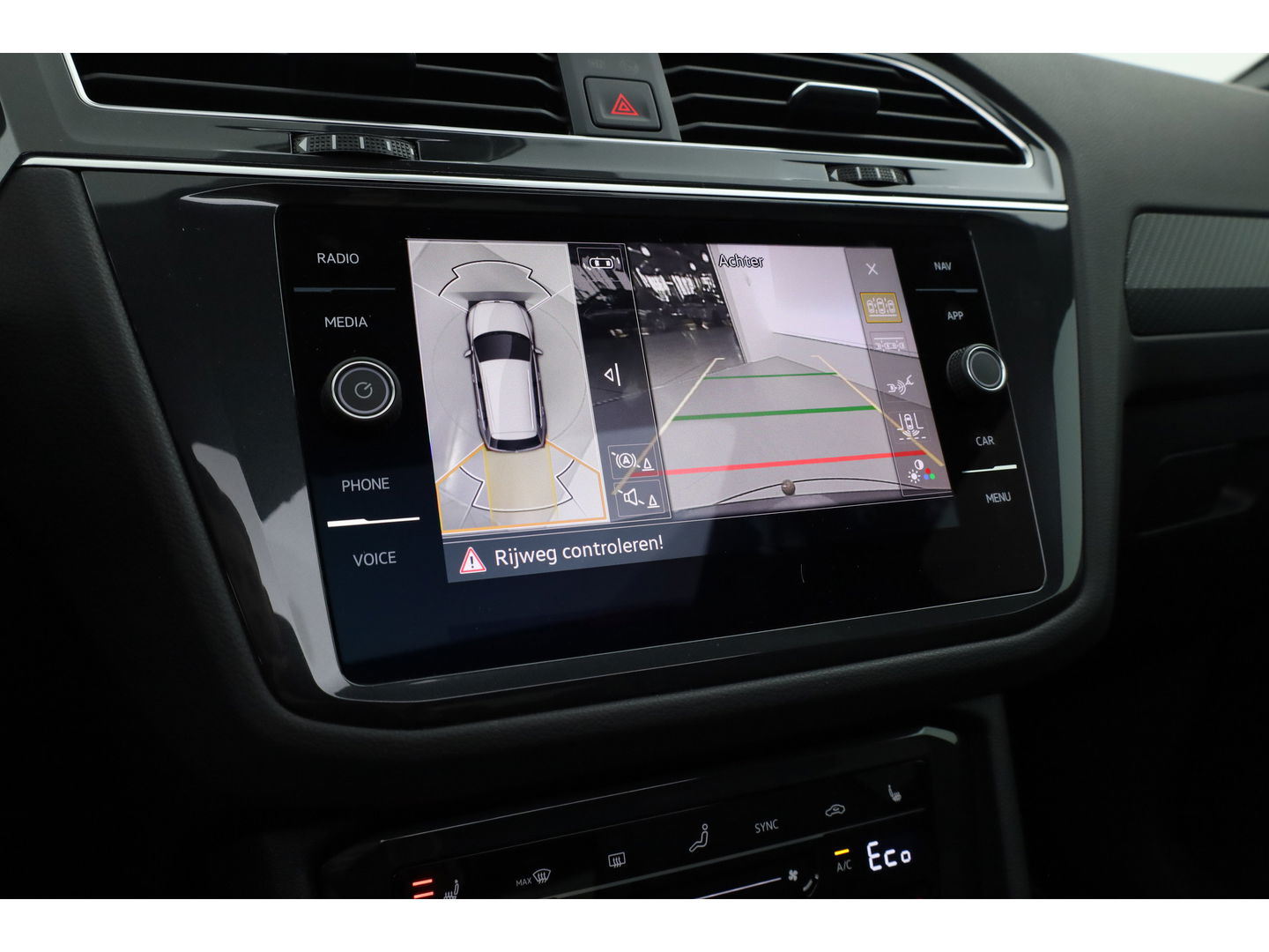 Volkswagen Tiguan 1.4 TSI eHybrid R-Line Black Style | Pano | HUD | 360cam | Elek. Trekhaak | 4x Stoelverw. | Keyless | 20'' | Adapt. Cruise