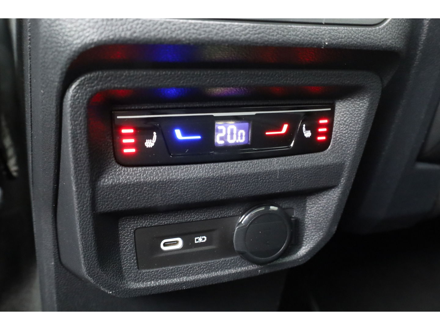 Volkswagen Tiguan 1.4 TSI eHybrid R-Line Black Style | Pano | HUD | 360cam | Elek. Trekhaak | 4x Stoelverw. | Keyless | 20'' | Adapt. Cruise