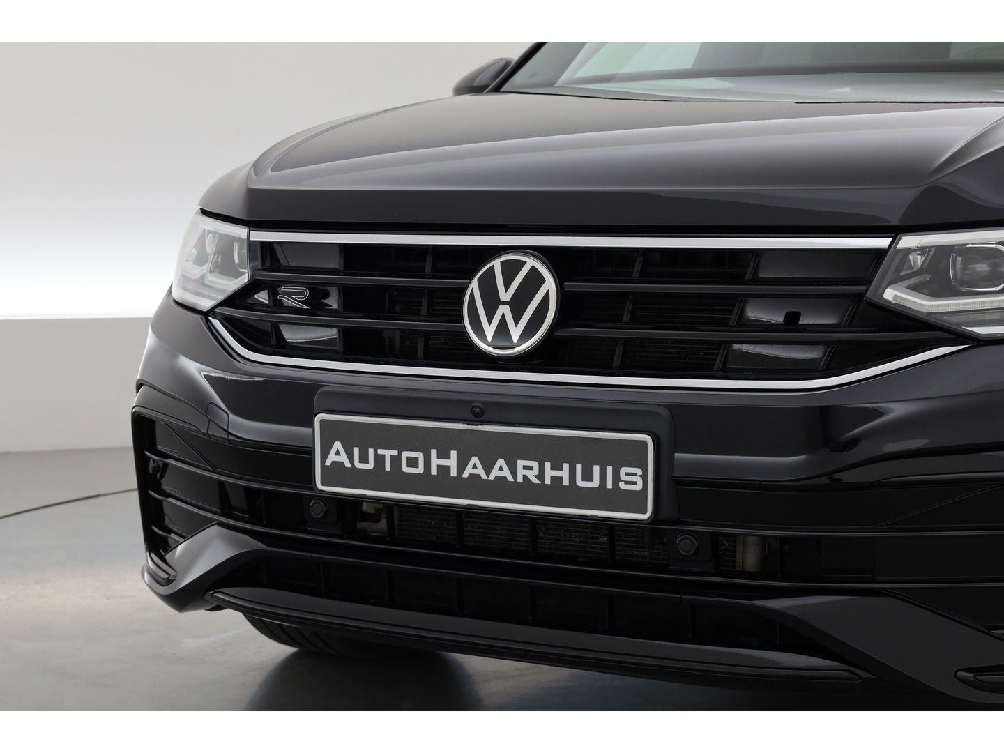 Volkswagen Tiguan 1.4 TSI eHybrid R-Line Black Style | Pano | HUD | 360cam | Elek. Trekhaak | 4x Stoelverw. | Keyless | 20'' | Adapt. Cruise
