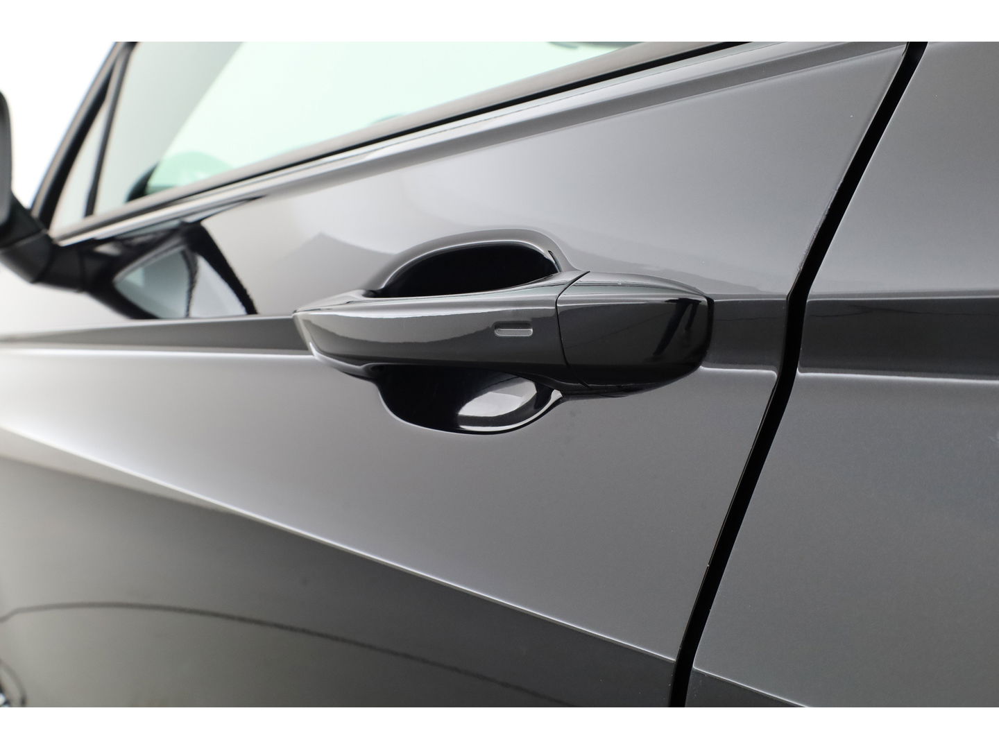 Volkswagen Tiguan 1.4 TSI eHybrid R-Line Black Style | Pano | HUD | 360cam | Elek. Trekhaak | 4x Stoelverw. | Keyless | 20'' | Adapt. Cruise