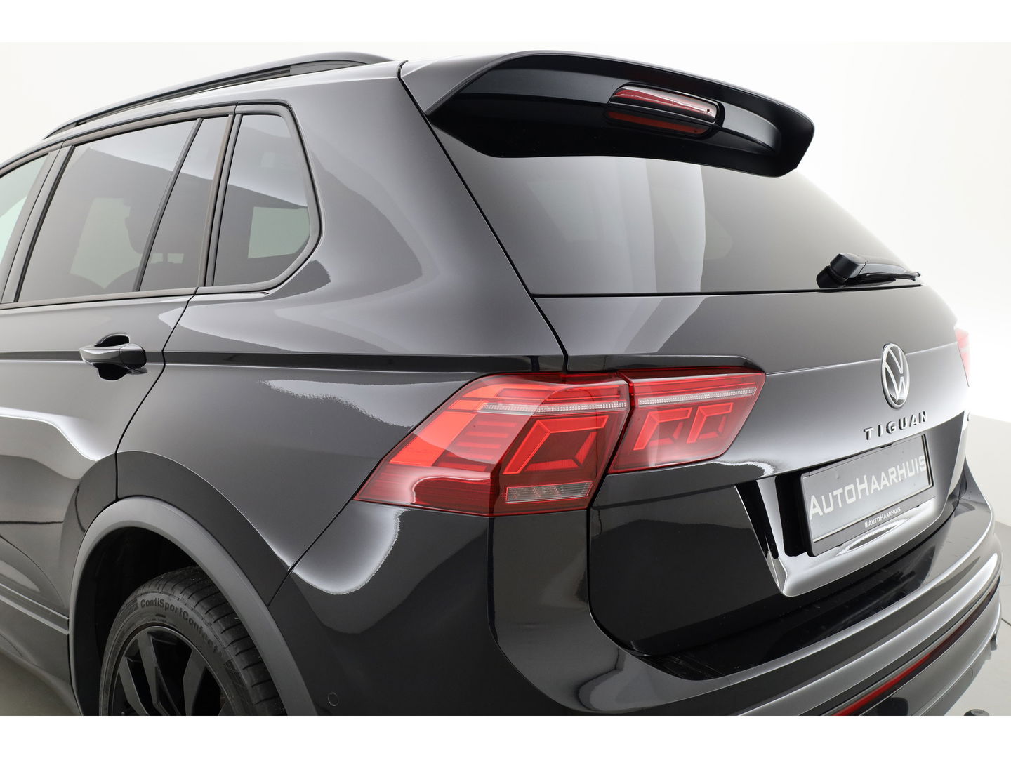 Volkswagen Tiguan 1.4 TSI eHybrid R-Line Black Style | Pano | HUD | 360cam | Elek. Trekhaak | 4x Stoelverw. | Keyless | 20'' | Adapt. Cruise