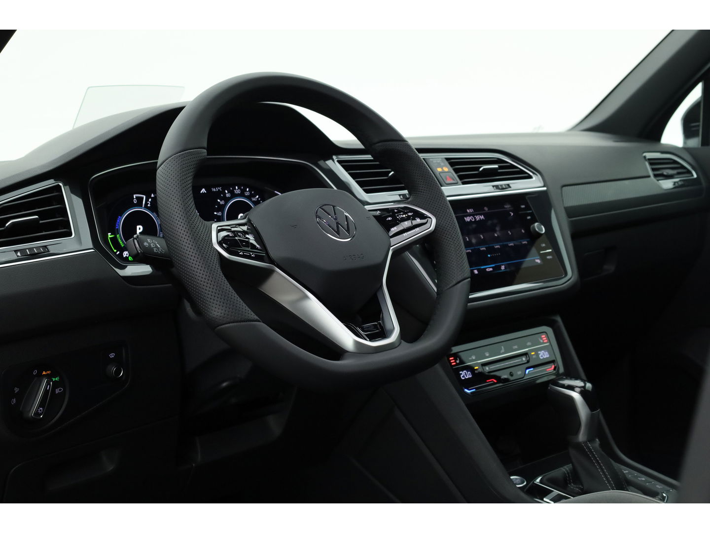 Volkswagen Tiguan 1.4 TSI eHybrid R-Line Black Style | Pano | HUD | 360cam | Elek. Trekhaak | 4x Stoelverw. | Keyless | 20'' | Adapt. Cruise