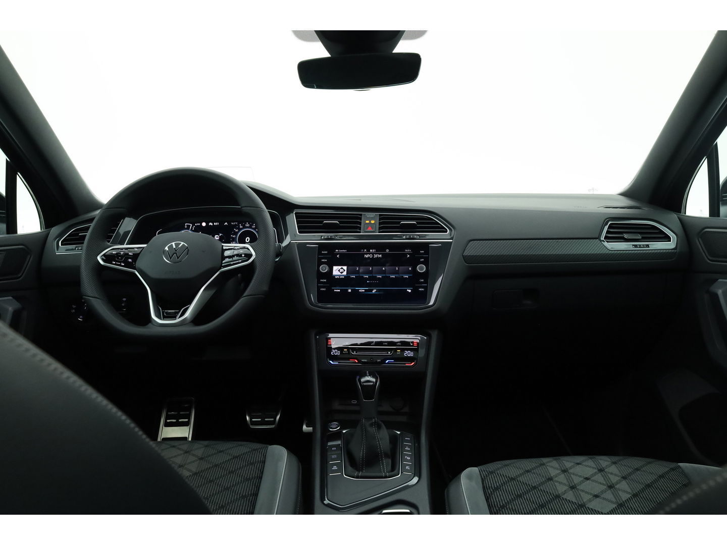 Volkswagen Tiguan 1.4 TSI eHybrid R-Line Black Style | Pano | HUD | 360cam | Elek. Trekhaak | 4x Stoelverw. | Keyless | 20'' | Adapt. Cruise