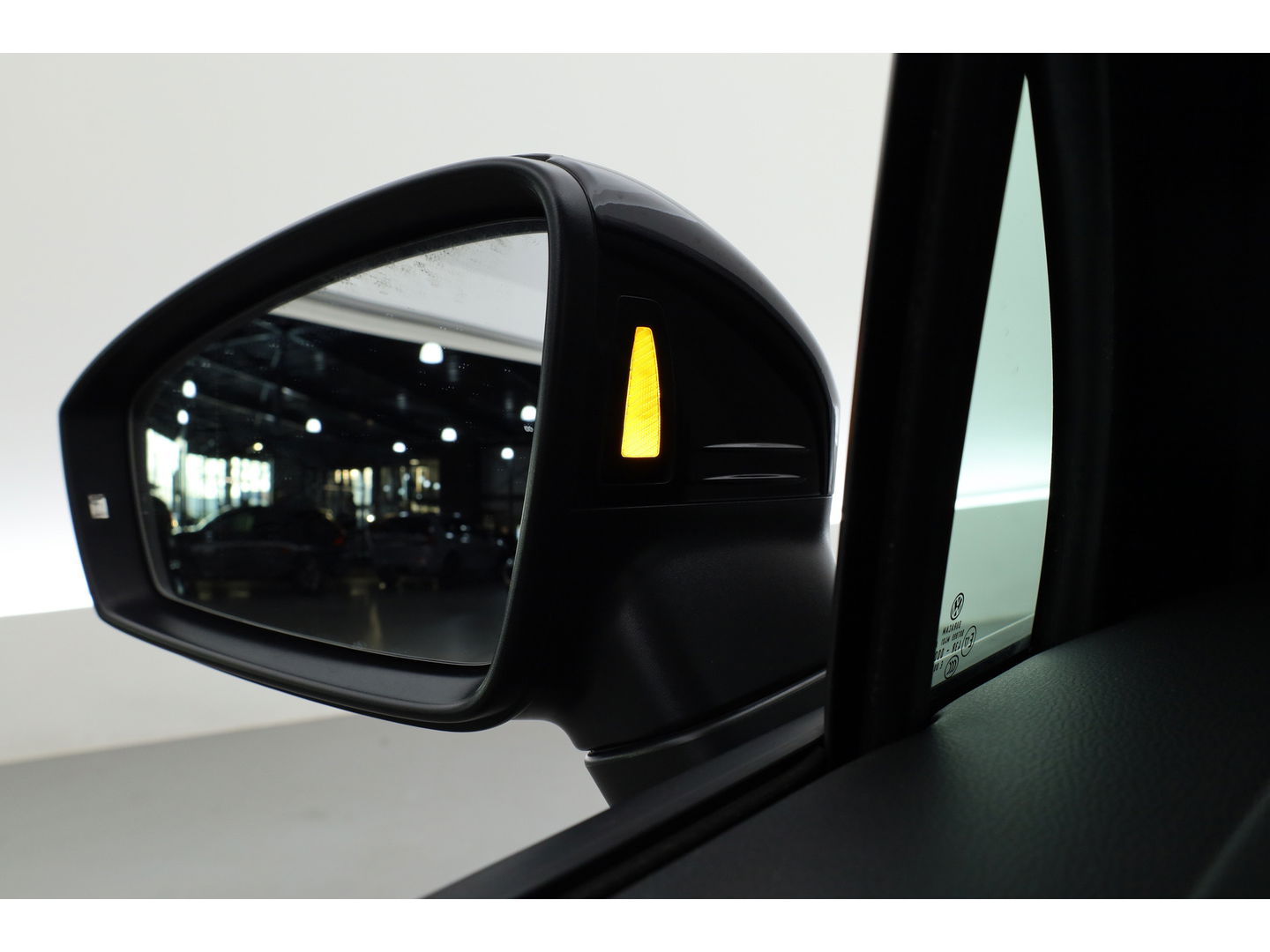 Volkswagen Tiguan 1.4 TSI eHybrid R-Line Black Style | Pano | HUD | 360cam | Elek. Trekhaak | 4x Stoelverw. | Keyless | 20'' | Adapt. Cruise