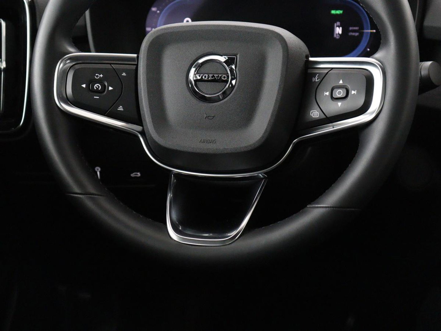 Volvo C40 Recharge Twin Intro Edition 78 kWh | SOH 89% | Panoramadak | 360 Camera | Stoelverwarming | Harman/Kardon | Warmtepomp | Adaptive cruise | Matrix LED | Carplay | Memory | Stuurverwarming