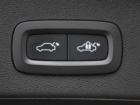 Volvo C40 Recharge Twin Intro Edition 78 kWh | SOH 89% | Panoramadak | 360 Camera | Stoelverwarming | Harman/Kardon | Warmtepomp | Adaptive cruise | Matrix LED | Carplay | Memory | Stuurverwarming