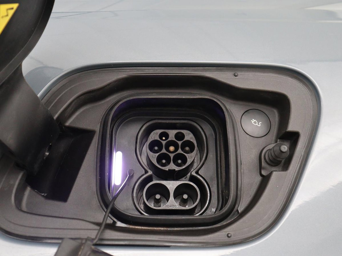 Volvo C40 Recharge Twin Intro Edition 78 kWh | SOH 89% | Panoramadak | 360 Camera | Stoelverwarming | Harman/Kardon | Warmtepomp | Adaptive cruise | Matrix LED | Carplay | Memory | Stuurverwarming