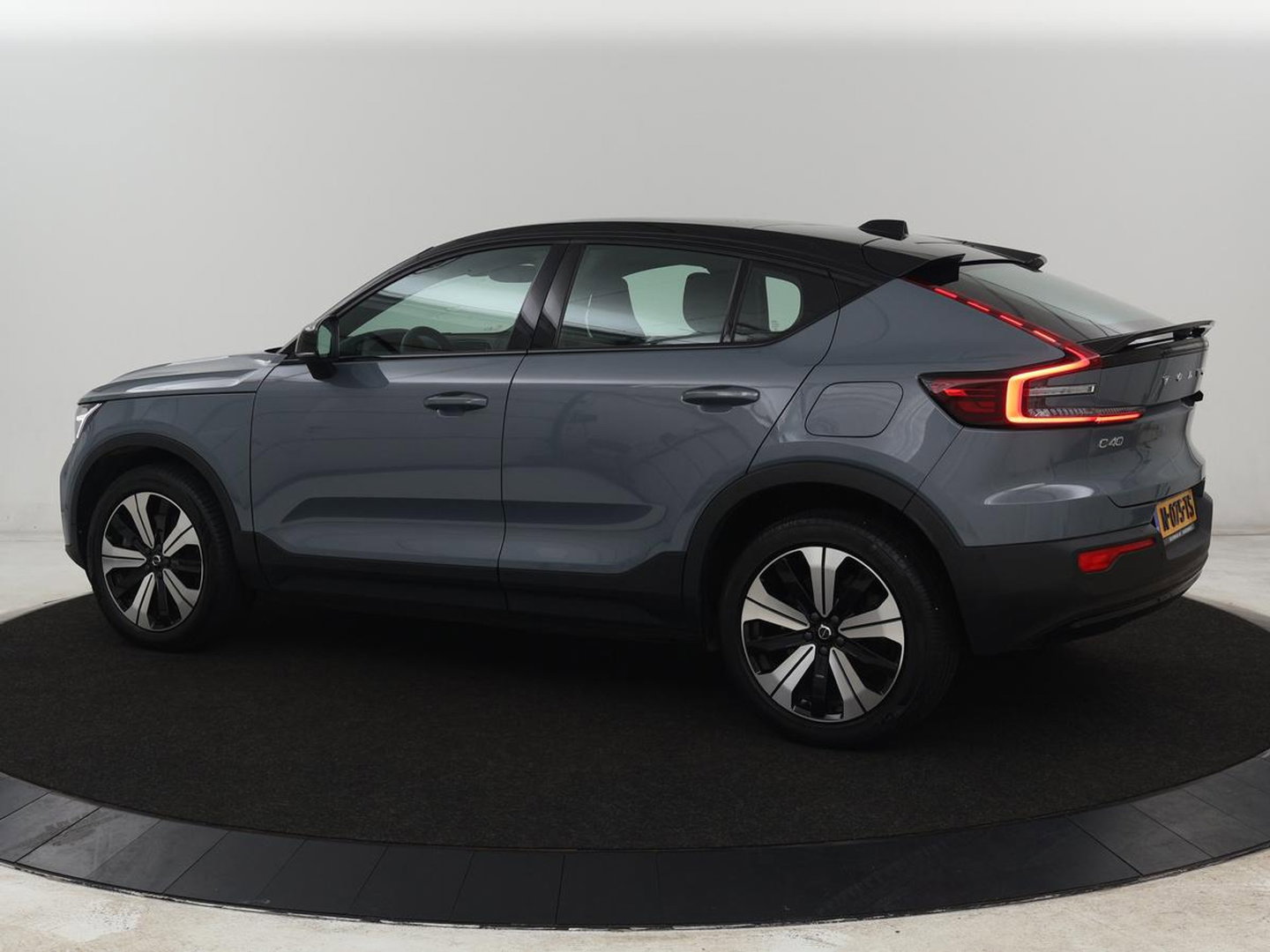 Volvo C40 Recharge Twin Intro Edition 78 kWh | SOH 89% | Panoramadak | 360 Camera | Stoelverwarming | Harman/Kardon | Warmtepomp | Adaptive cruise | Matrix LED | Carplay | Memory | Stuurverwarming