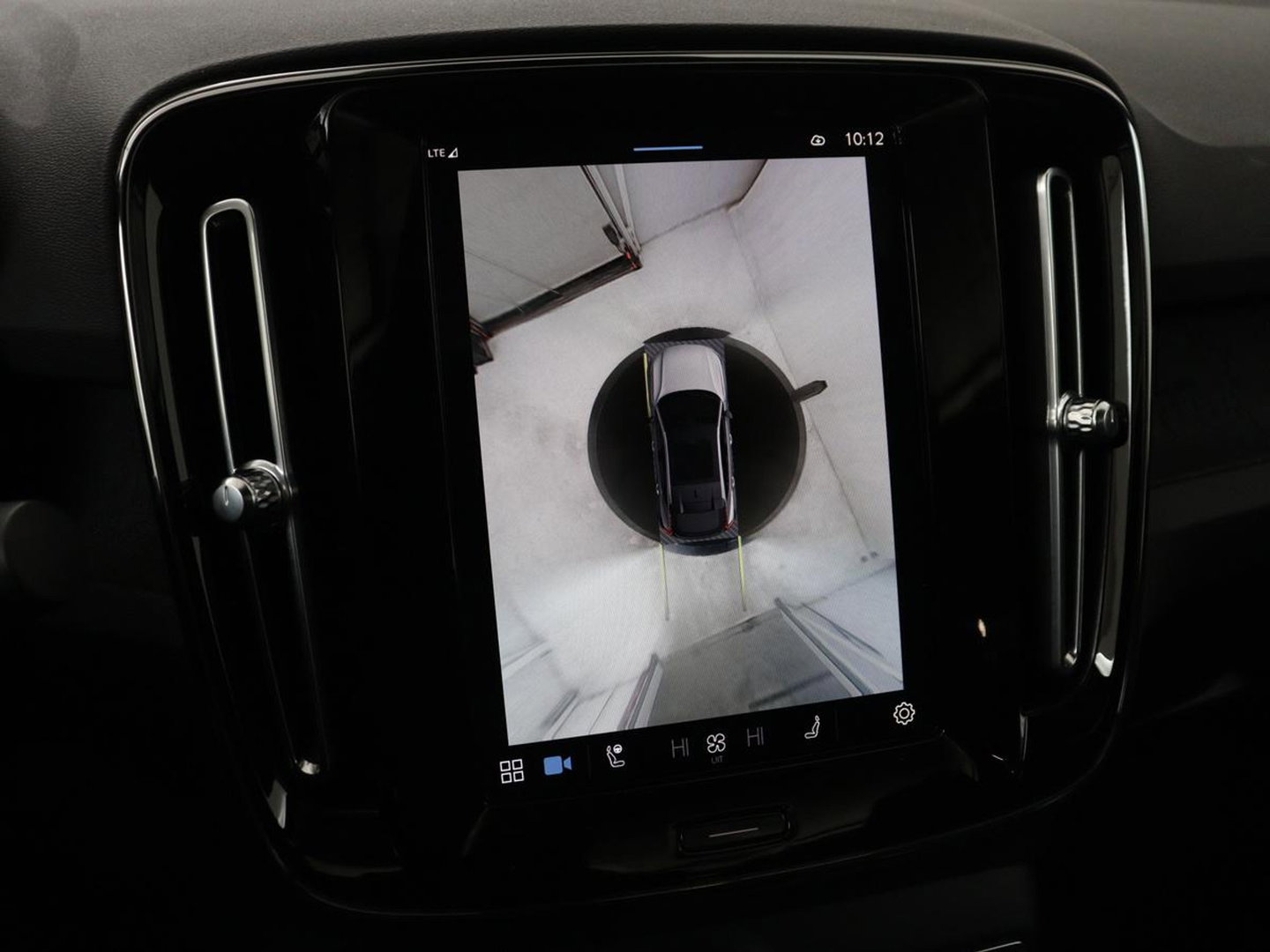 Volvo C40 Recharge Twin Intro Edition 78 kWh | SOH 89% | Panoramadak | 360 Camera | Stoelverwarming | Harman/Kardon | Warmtepomp | Adaptive cruise | Matrix LED | Carplay | Memory | Stuurverwarming