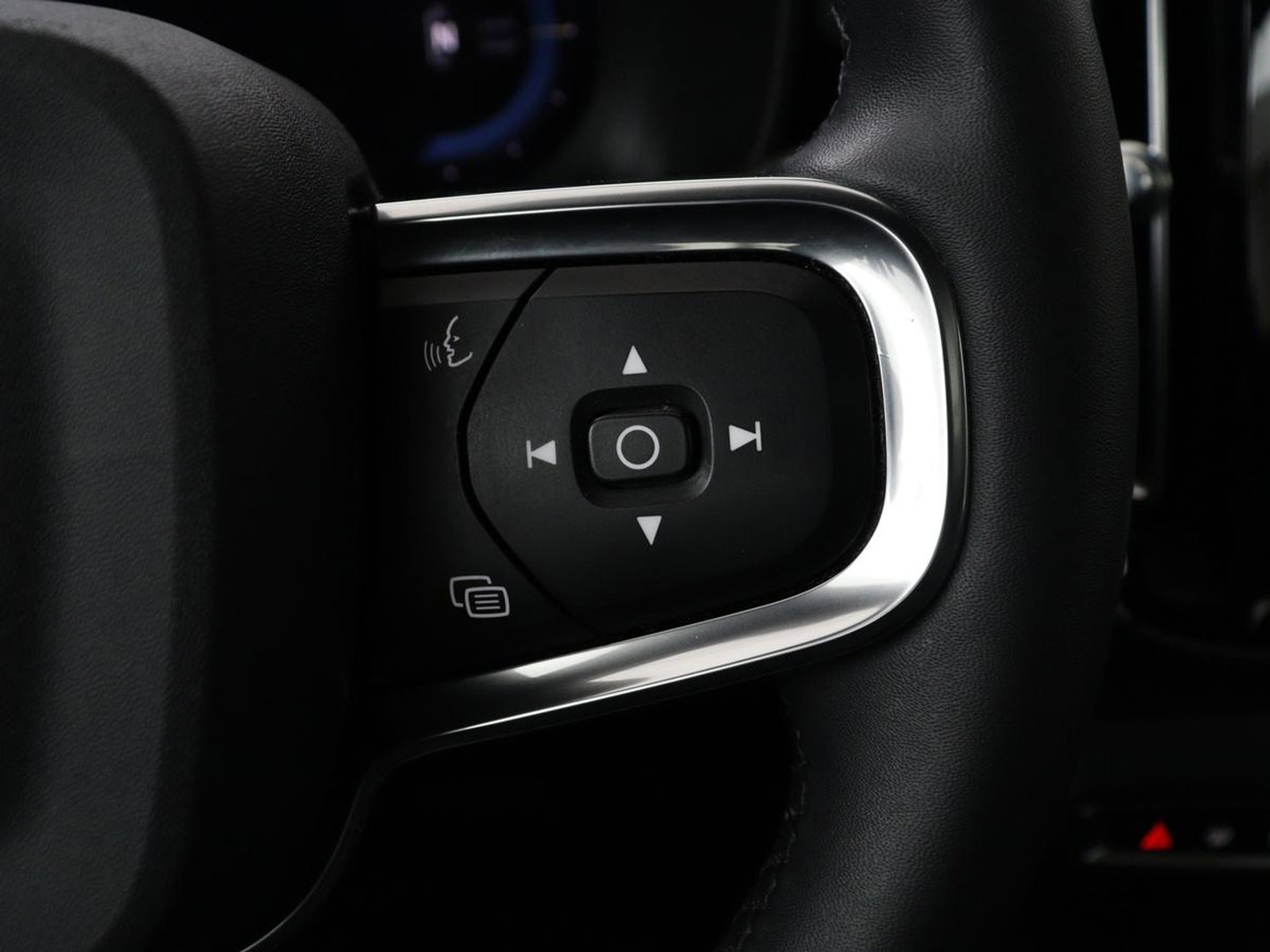 Volvo C40 Recharge Twin Intro Edition 78 kWh | SOH 89% | Panoramadak | 360 Camera | Stoelverwarming | Harman/Kardon | Warmtepomp | Adaptive cruise | Matrix LED | Carplay | Memory | Stuurverwarming