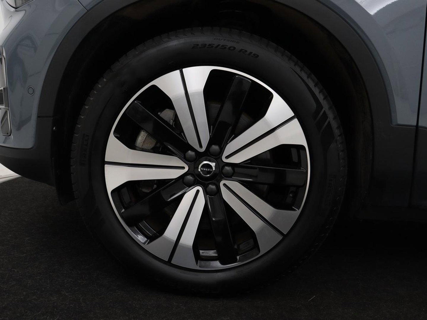 Volvo C40 Recharge Twin Intro Edition 78 kWh | SOH 89% | Panoramadak | 360 Camera | Stoelverwarming | Harman/Kardon | Warmtepomp | Adaptive cruise | Matrix LED | Carplay | Memory | Stuurverwarming