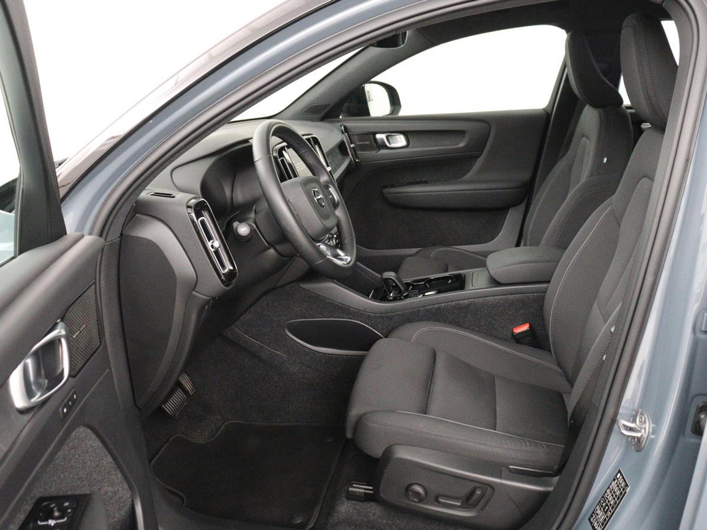 Volvo C40 Recharge Twin Intro Edition 78 kWh | SOH 89% | Panoramadak | 360 Camera | Stoelverwarming | Harman/Kardon | Warmtepomp | Adaptive cruise | Matrix LED | Carplay | Memory | Stuurverwarming