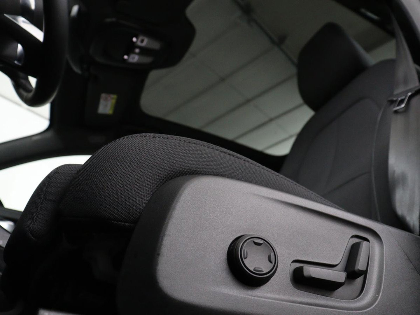 Volvo C40 Recharge Twin Intro Edition 78 kWh | SOH 89% | Panoramadak | 360 Camera | Stoelverwarming | Harman/Kardon | Warmtepomp | Adaptive cruise | Matrix LED | Carplay | Memory | Stuurverwarming