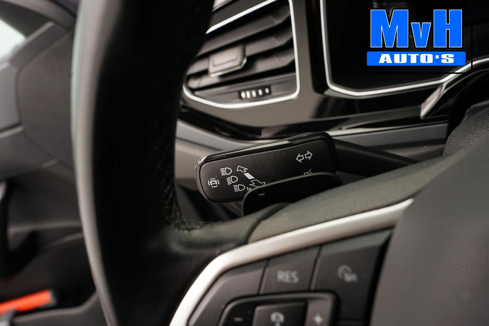 Volkswagen Taigo 1.0 TSI R-Line|IQ-LIGHT|STOELVERW|CAMERA|NAP