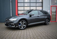 Volkswagen Passat - Variant Business 1.4 TSI PHEV GTE Business 218PK | Pano | Led | Carplay | Trekhaak | ACC | Stoel & Stuurwielverwarming | Trekhaak | Leder | Massage | Virtual Cockpit