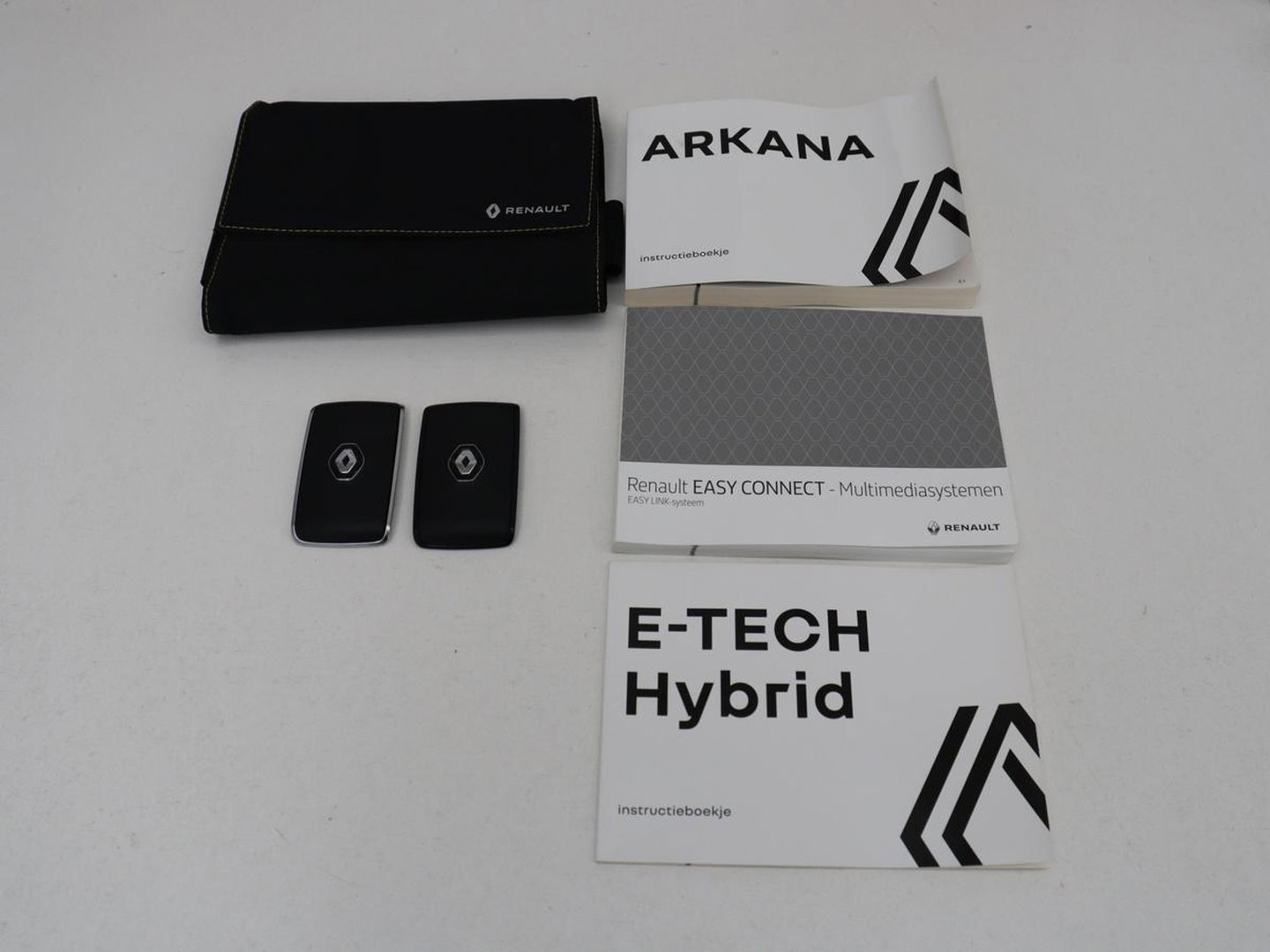 Renault Arkana 1.6 E-Tech Hybrid 145 R.S. Line | Leder/Alcantara | Stoelverwarming | Adaptive cruise | Camera | Carplay | Keyless | Park Assist | Full LED | Navigatie