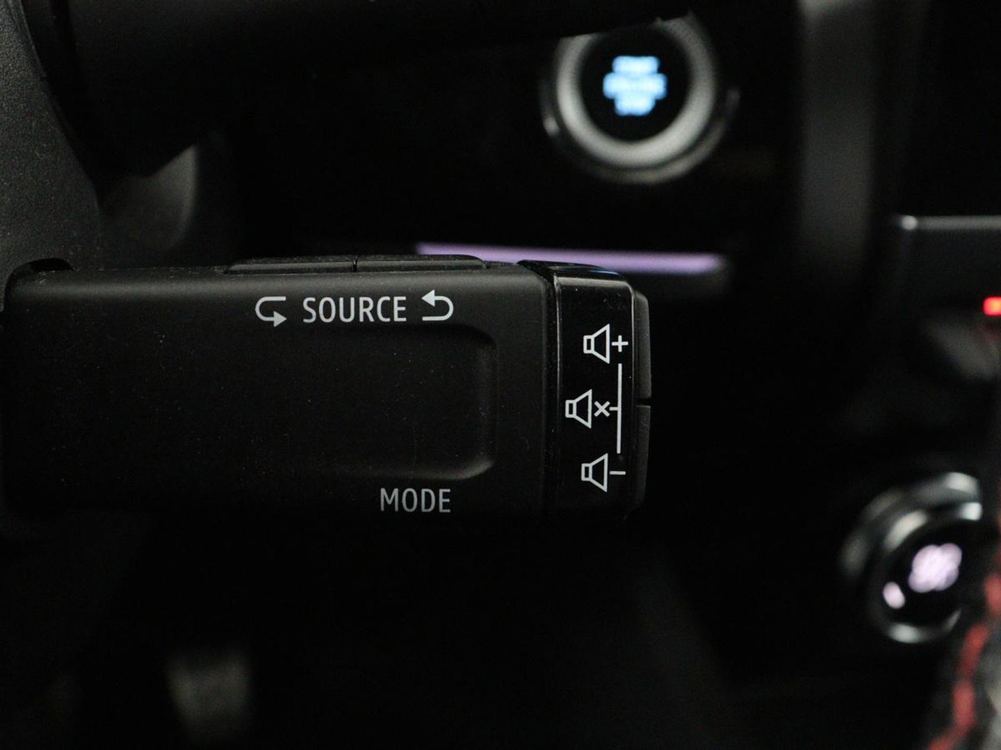 Renault Arkana 1.6 E-Tech Hybrid 145 R.S. Line | Leder/Alcantara | Stoelverwarming | Adaptive cruise | Camera | Carplay | Keyless | Park Assist | Full LED | Navigatie