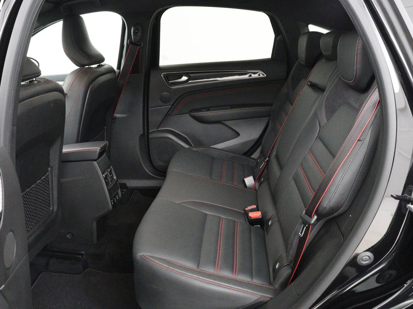 Renault Arkana 1.6 E-Tech Hybrid 145 R.S. Line | Leder/Alcantara | Stoelverwarming | Adaptive cruise | Camera | Carplay | Keyless | Park Assist | Full LED | Navigatie