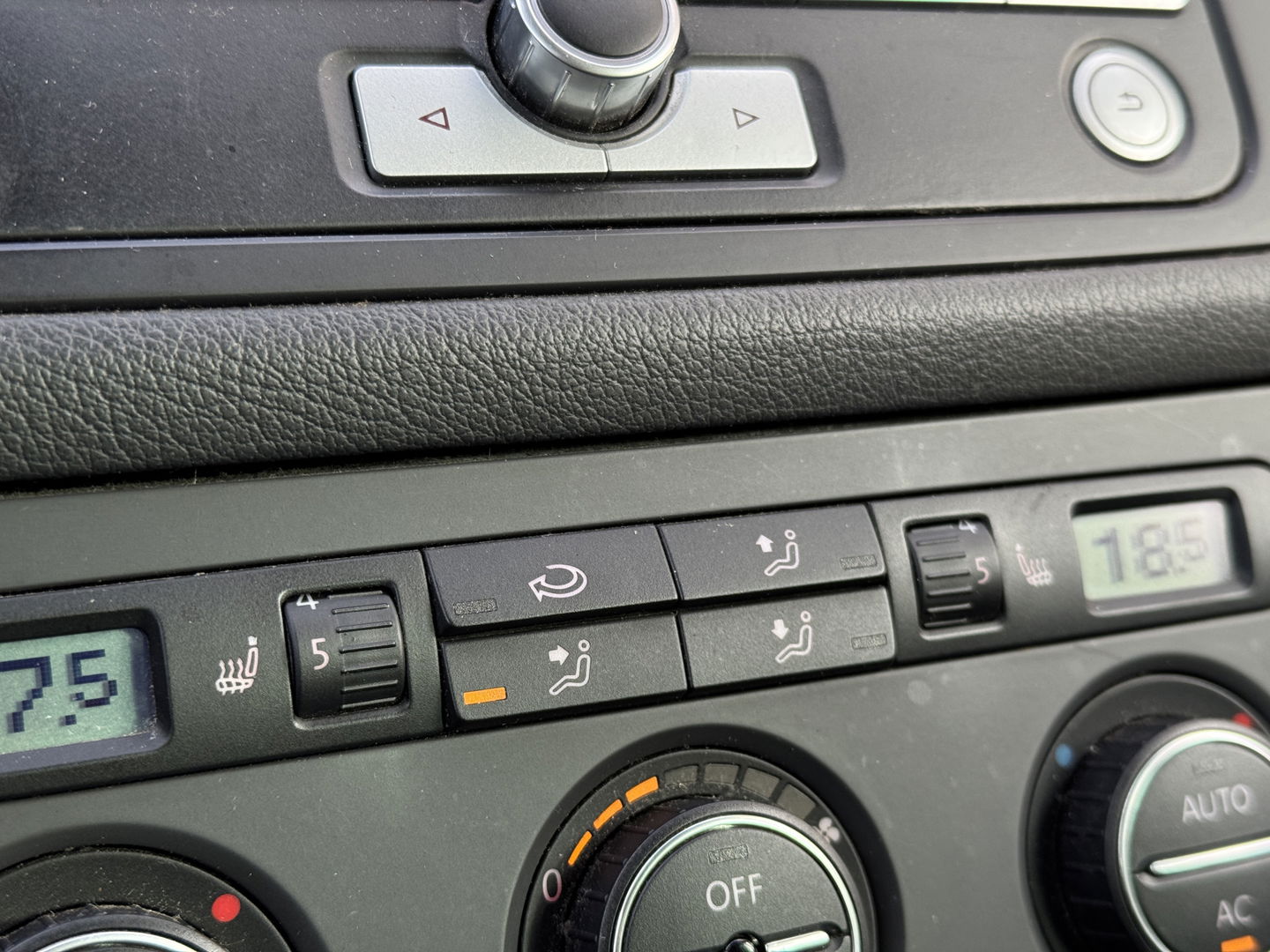 Volkswagen Golf Plus 1.9 TDI Sportline BlueMotion | Handel / Export | Cruise Control | Airconditioning | Trekhaak | Stoelverwarming | Parkeersensoren | Navigatie Voorbereiding | Isofix | Multifunctioneel Stuurwiel |