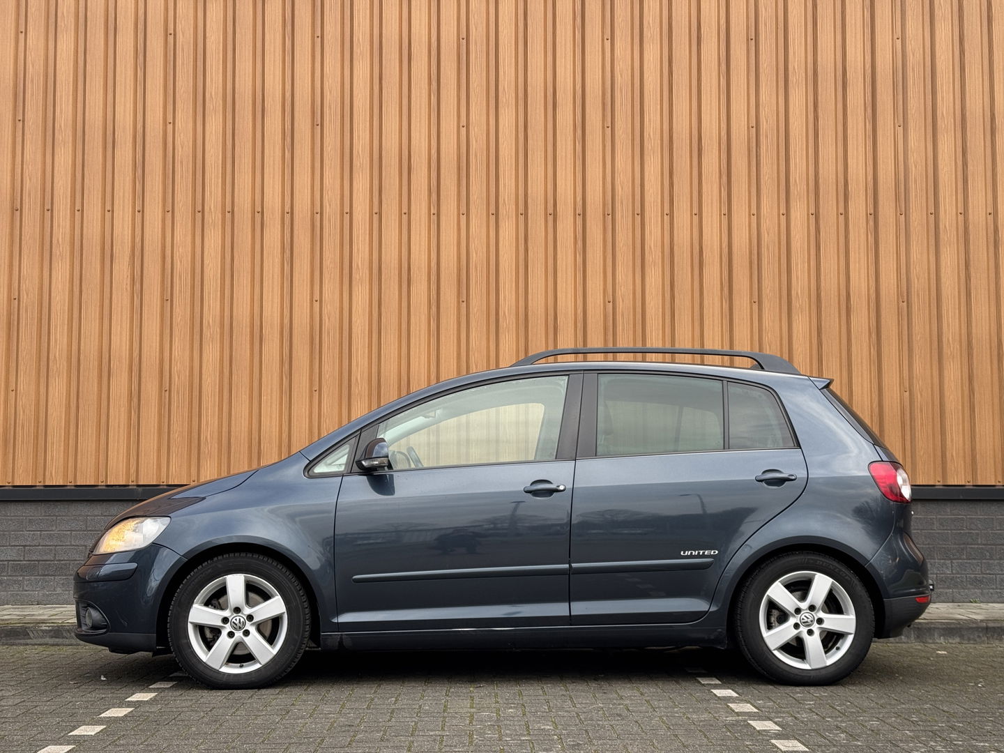 Volkswagen Golf Plus 1.9 TDI Sportline BlueMotion | Handel / Export | Cruise Control | Airconditioning | Trekhaak | Stoelverwarming | Parkeersensoren | Navigatie Voorbereiding | Isofix | Multifunctioneel Stuurwiel |