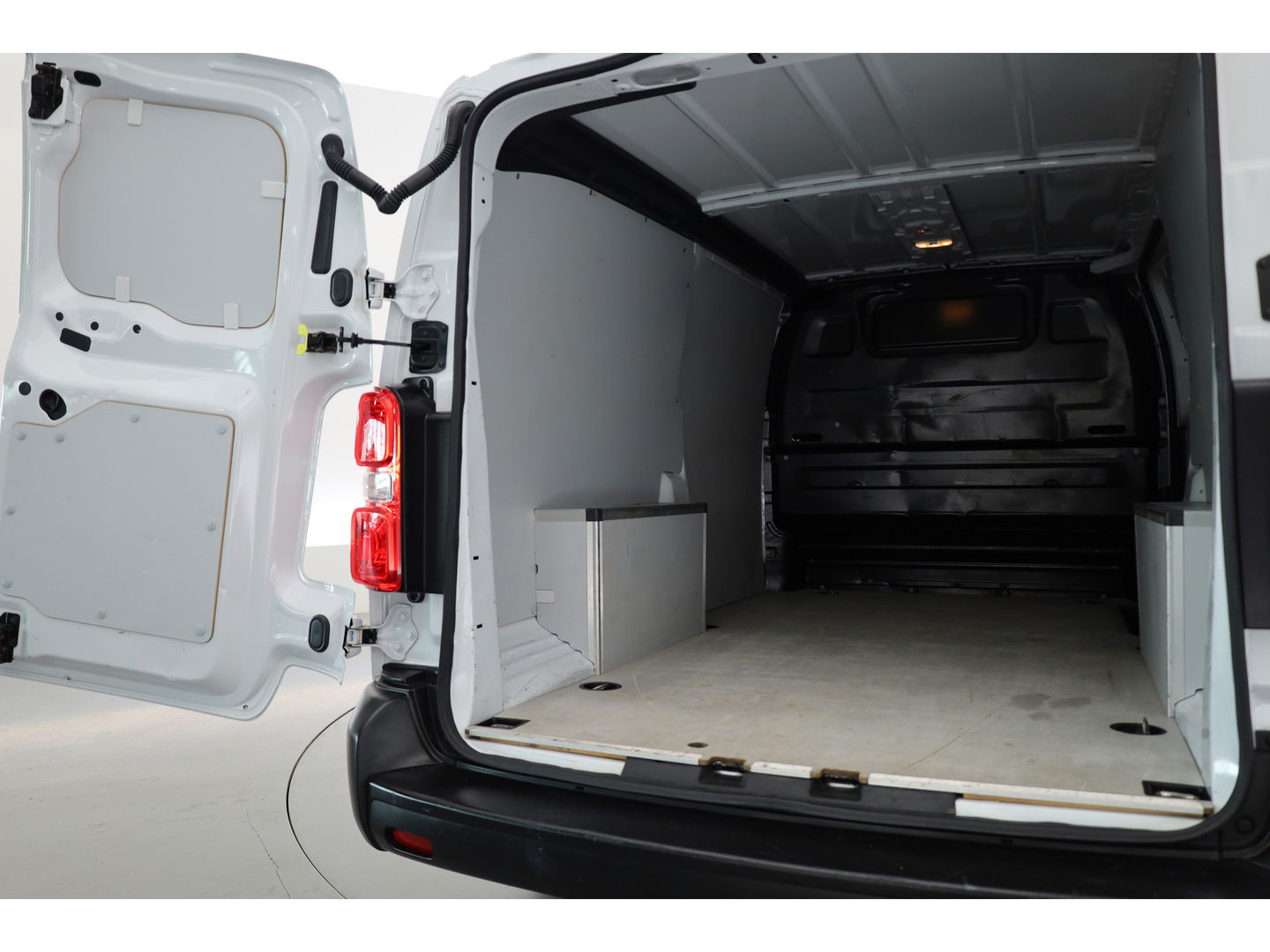 Fiat Scudo 1.5 MultiJet L3H1 | Side Bars | 3 pers. | Cruise | Bluetooth | DAB |