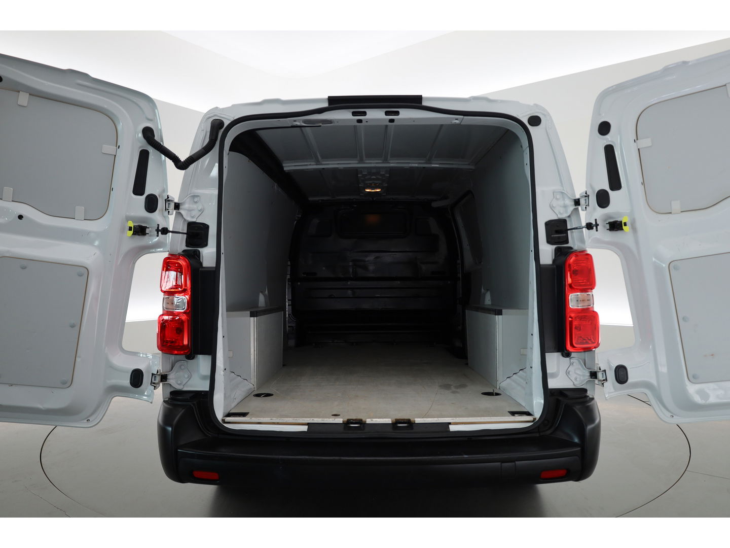 Fiat Scudo 1.5 MultiJet L3H1 | Side Bars | 3 pers. | Cruise | Bluetooth | DAB |