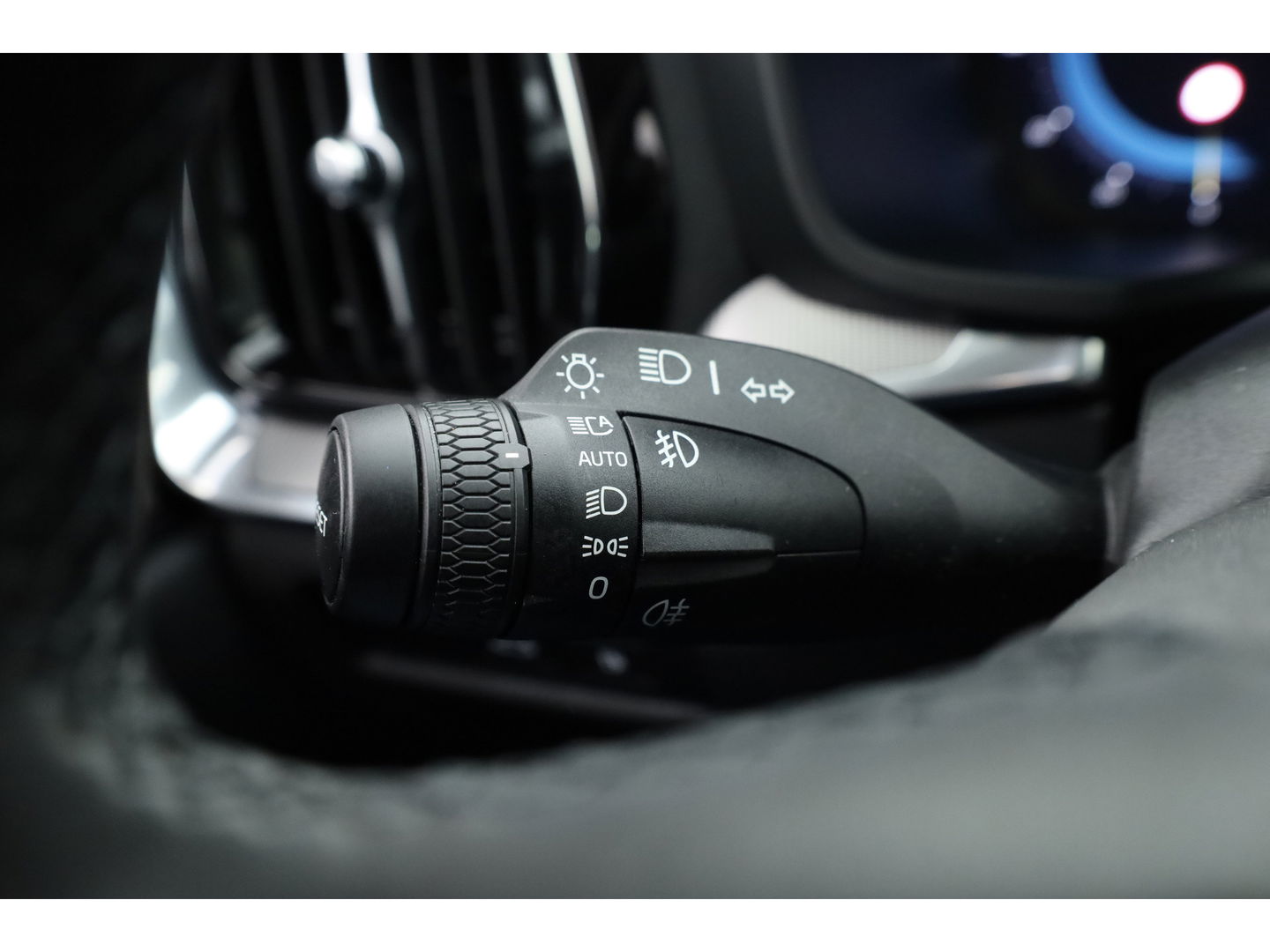 Volvo V60 2.0 T6 Plug-in hybrid AWD Plus Dark | Pano | 360 Camera | Elek trekhaak | H&K Audio | 4 stoel + stuurverw.|