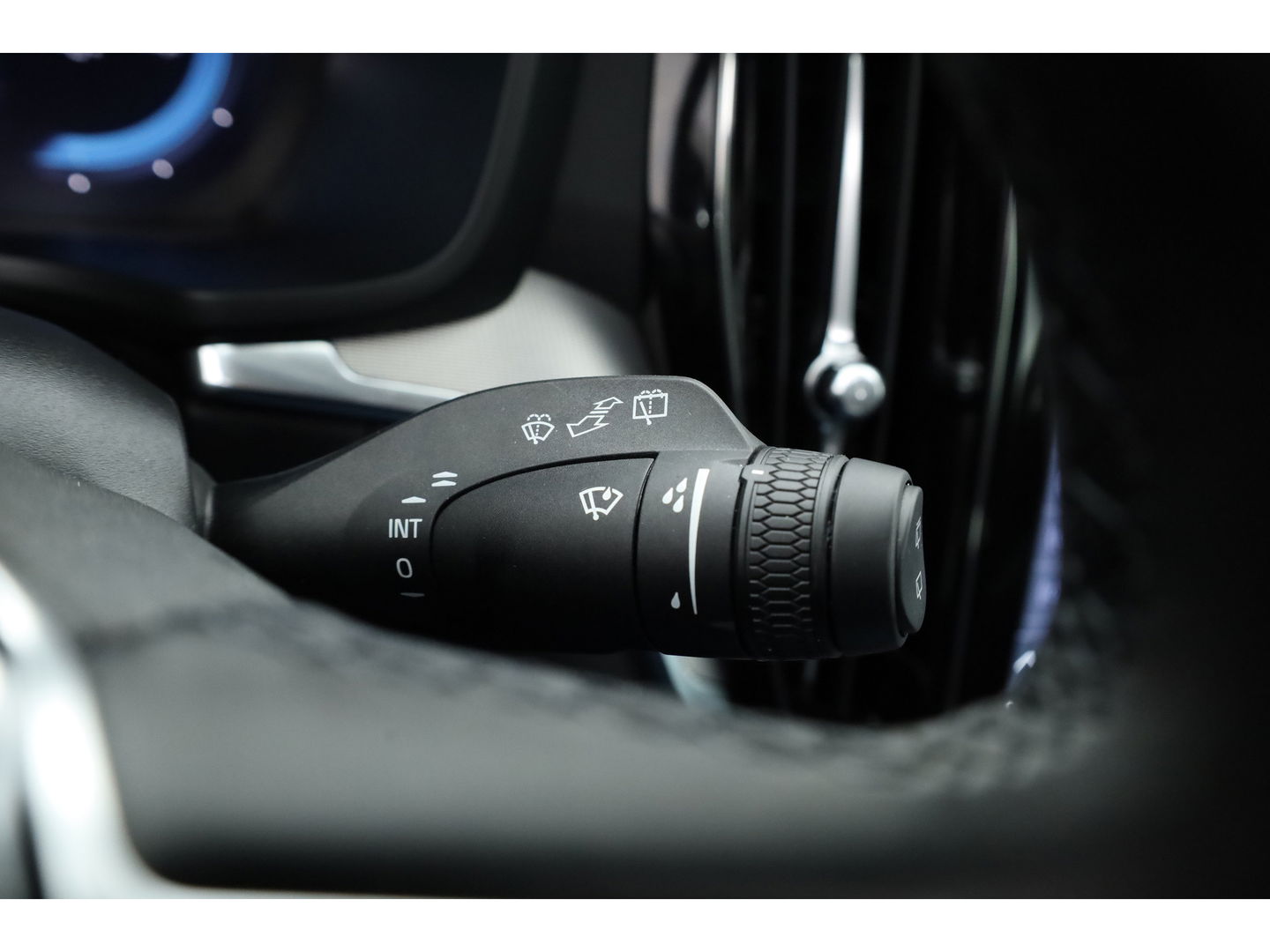 Volvo V60 2.0 T6 Plug-in hybrid AWD Plus Dark | Pano | 360 Camera | Elek trekhaak | H&K Audio | 4 stoel + stuurverw.|