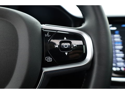 Volvo V60 2.0 T6 Plug-in hybrid AWD Plus Dark | Pano | 360 Camera | Elek trekhaak | H&K Audio | 4 stoel + stuurverw.|
