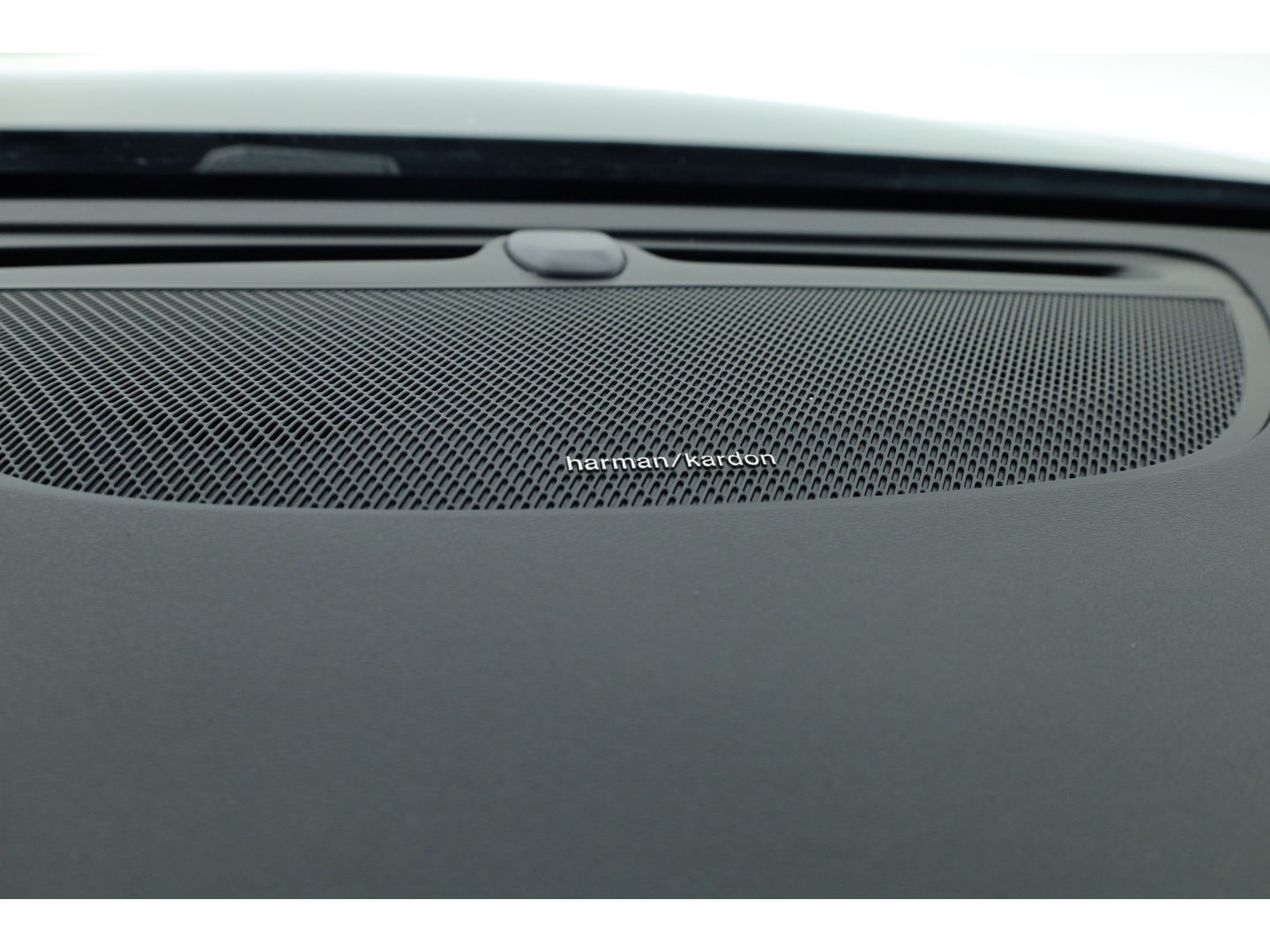 Volvo V60 2.0 T6 Plug-in hybrid AWD Plus Dark | Pano | 360 Camera | Elek trekhaak | H&K Audio | 4 stoel + stuurverw.|