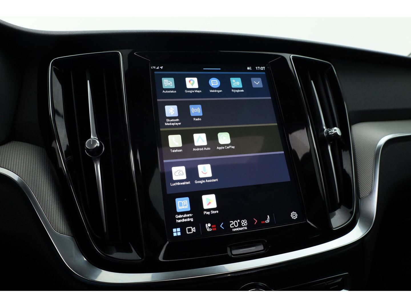 Volvo V60 2.0 T6 Plug-in hybrid AWD Plus Dark | Pano | 360 Camera | Elek trekhaak | H&K Audio | 4 stoel + stuurverw.|