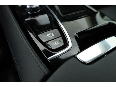 Volvo V60 2.0 T6 Plug-in hybrid AWD Plus Dark | Pano | 360 Camera | Elek trekhaak | H&K Audio | 4 stoel + stuurverw.|