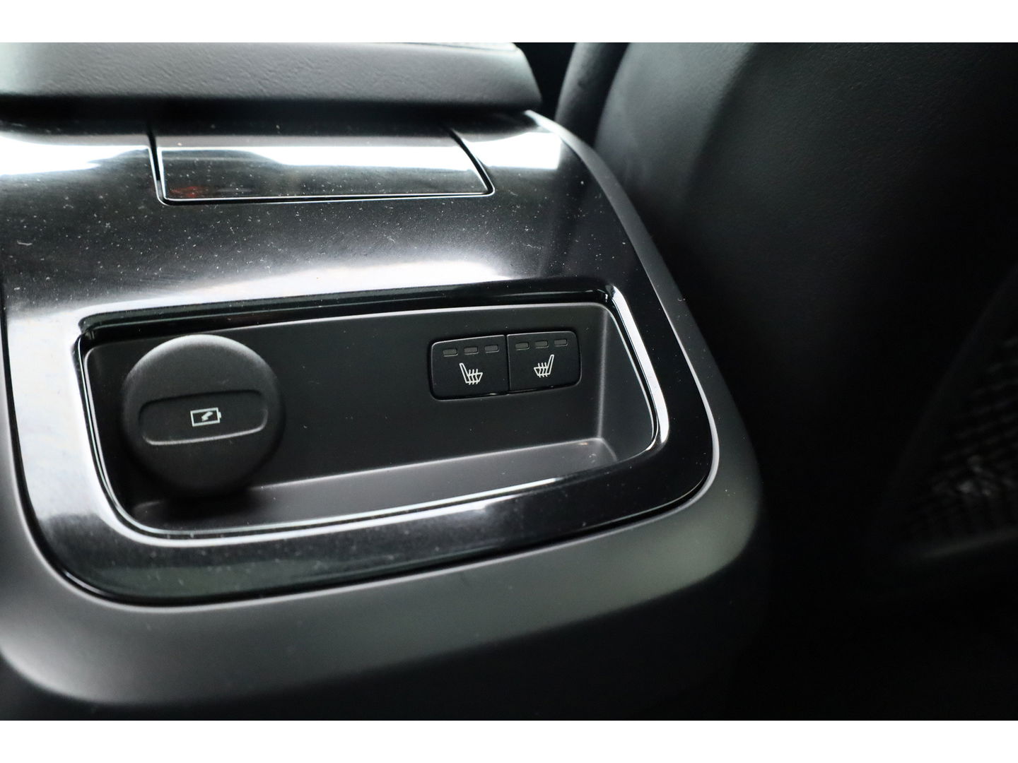 Volvo V60 2.0 T6 Plug-in hybrid AWD Plus Dark | Pano | 360 Camera | Elek trekhaak | H&K Audio | 4 stoel + stuurverw.|
