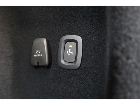 Volvo V60 2.0 T6 Plug-in hybrid AWD Plus Dark | Pano | 360 Camera | Elek trekhaak | H&K Audio | 4 stoel + stuurverw.|