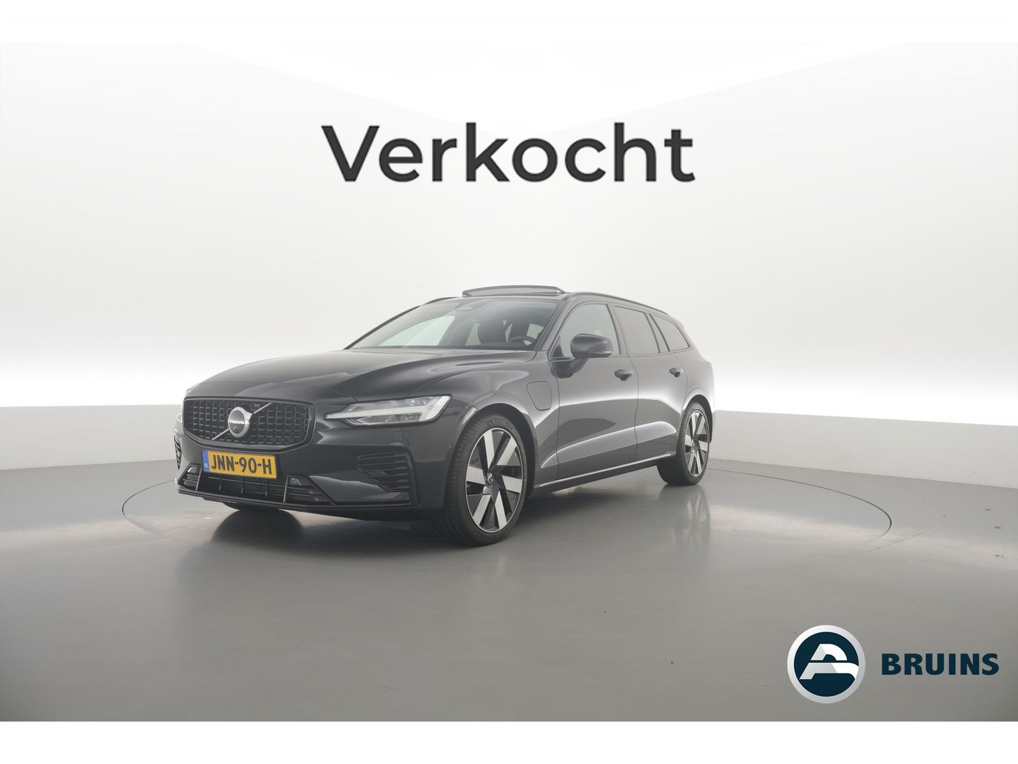 Volvo V60 2.0 T6 Plug-in hybrid AWD Plus Dark | Pano | 360 Camera | Elek trekhaak | H&K Audio | 4 stoel + stuurverw.|