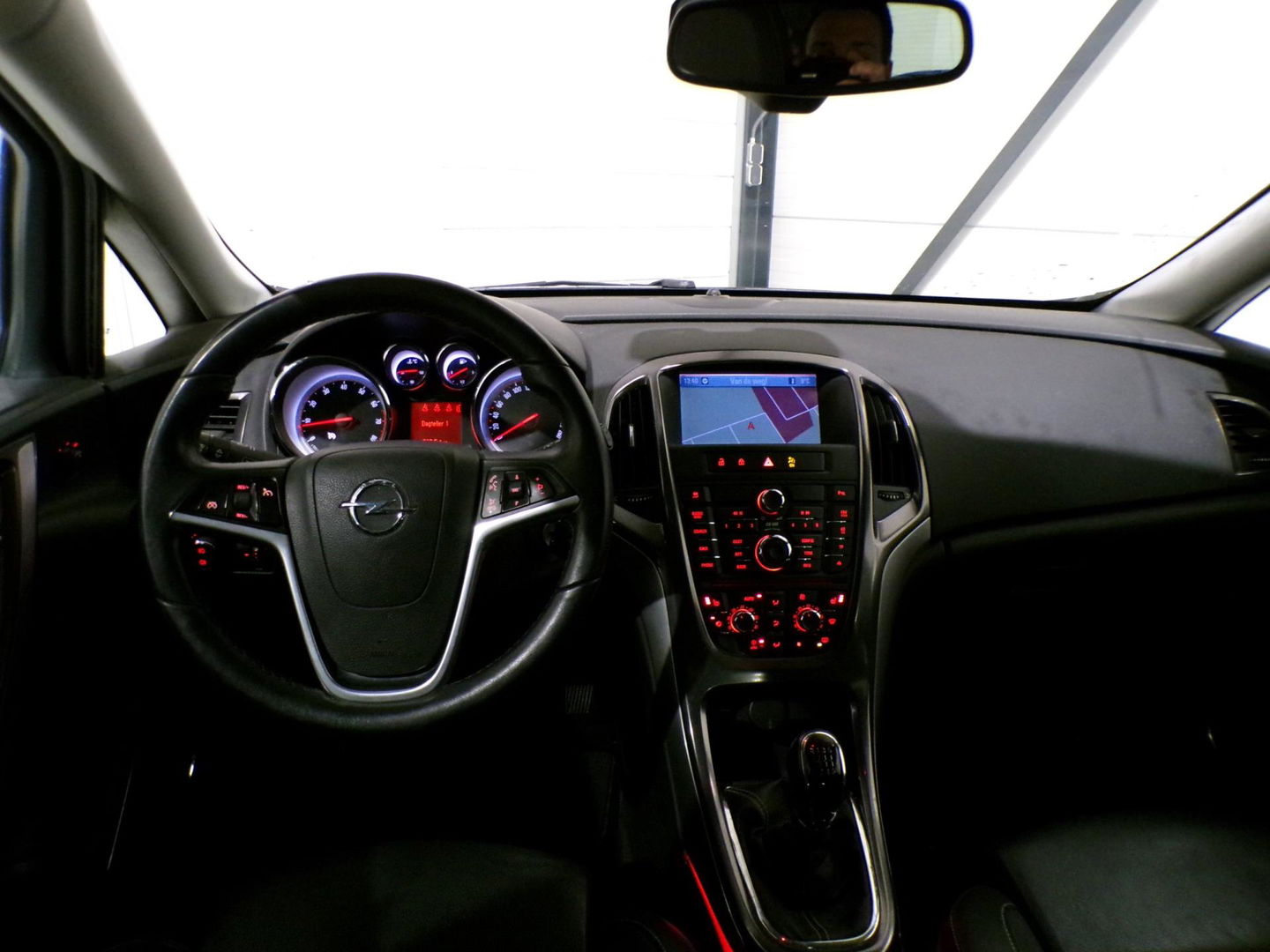 Opel Astra 1.6 Turbo Cosmo "Origineel NL!" Trekhaak Xenon Leer Stoelverwarming Bluetooth Navigatie Cruise-control Parkeersensoren