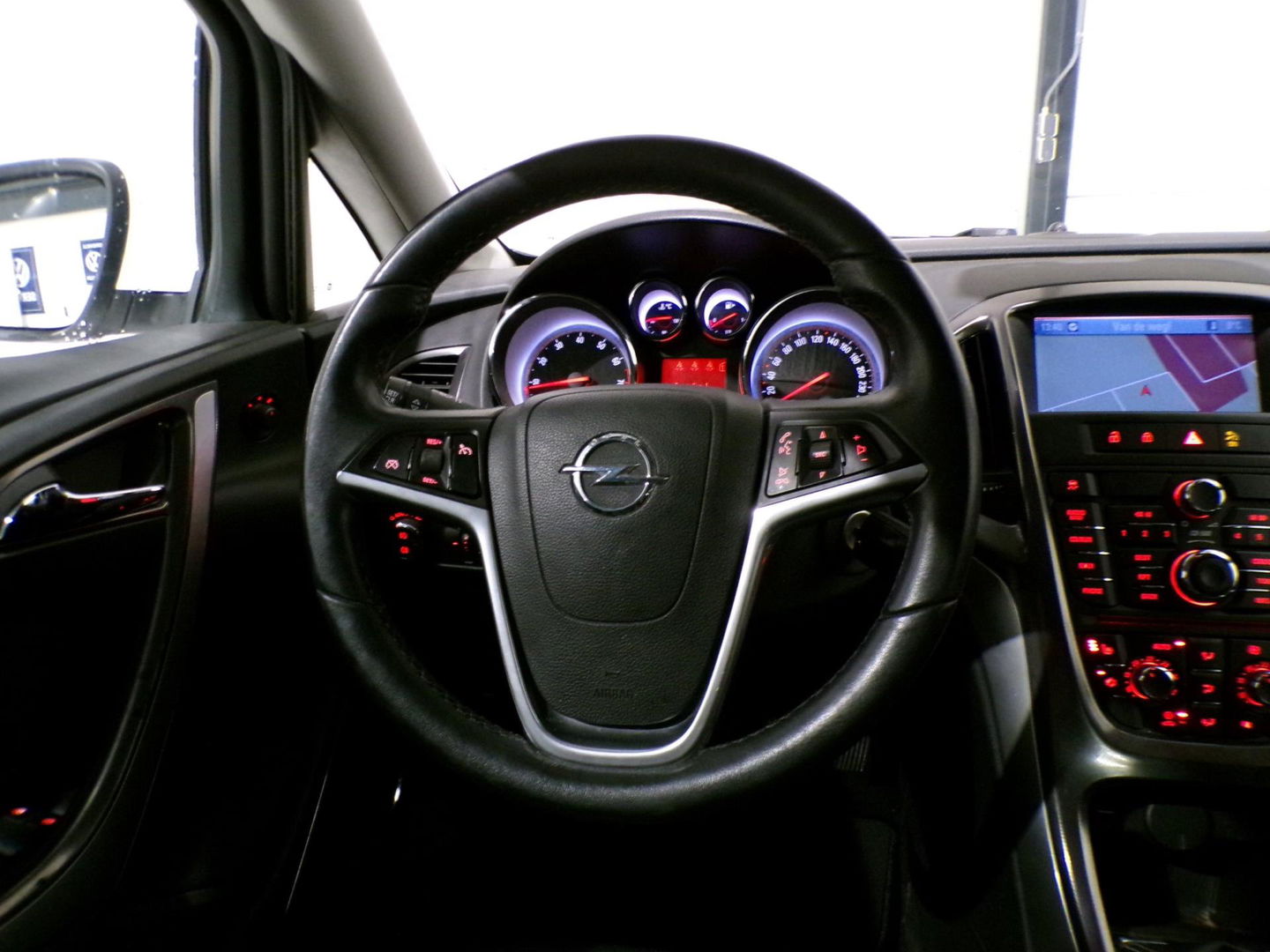 Opel Astra 1.6 Turbo Cosmo "Origineel NL!" Trekhaak Xenon Leer Stoelverwarming Bluetooth Navigatie Cruise-control Parkeersensoren